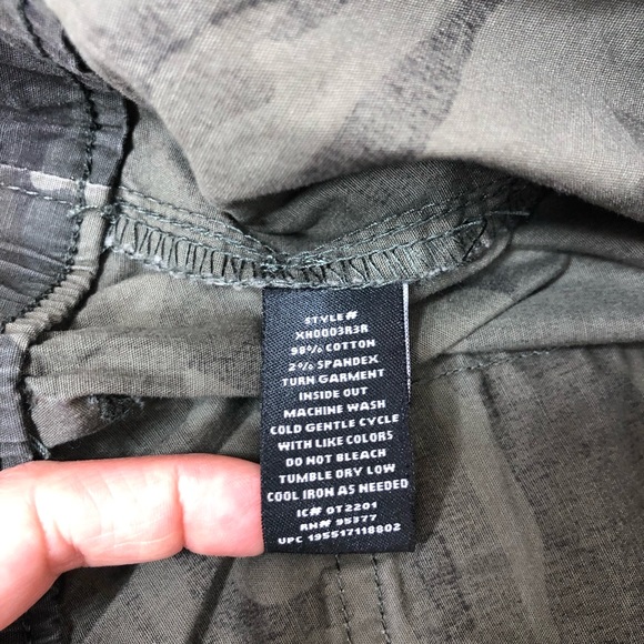 Social Standard by Sanctuary Boardwalk Elastic Back Green Camo Cuffed Shorts XXL - Picture 14 of 15